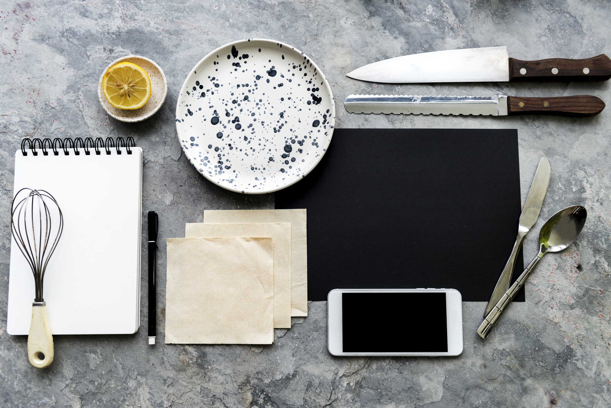 Set di strumenti e ricette come materiale del corso